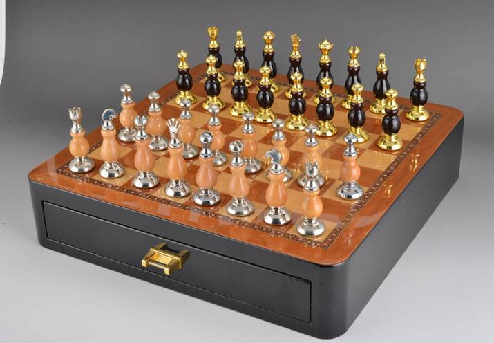 Metal chess set